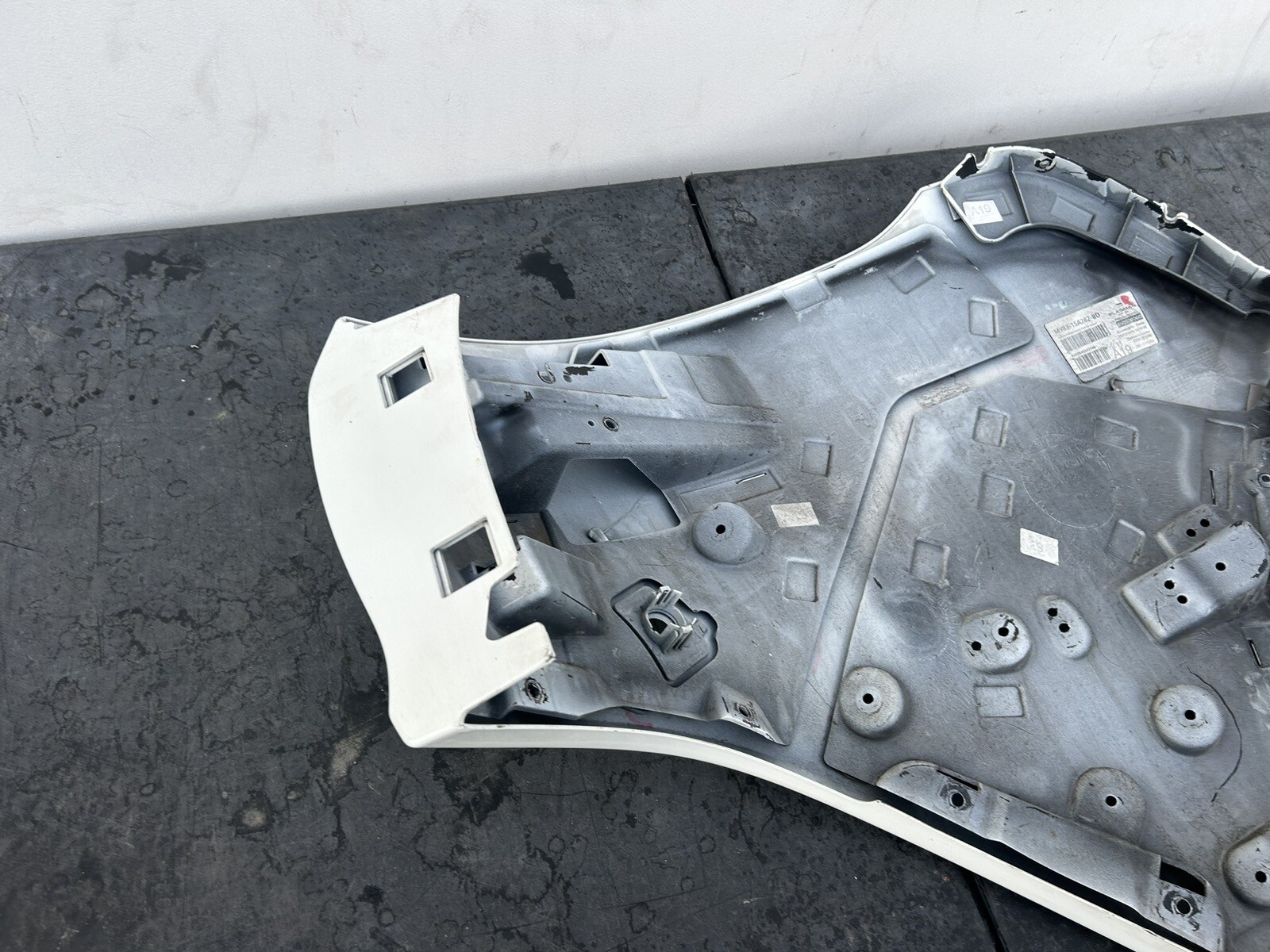 2022 Aston Martin DBX / SUV  REAR LH BUMPER COVER