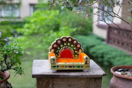Wooden Singhasan/Vyasasana with Decoration for Gopal,Giriraj,Shalagram 5x4 inch - Picture 7 of 9