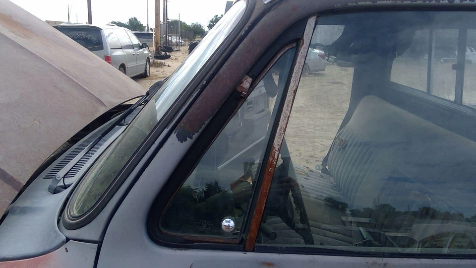 73-87 Sierra K10 1500 Driver Left Front Vent Window Small Door Glass With Frame - Image 2 of 4