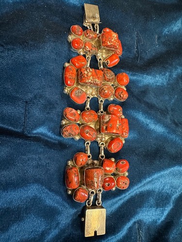 Brazalete Vintage Pesado, Grueso Coral Plata Esterlina 120Gr 7" Largo 2 1/2" Ancho - Imagen 3 de 5