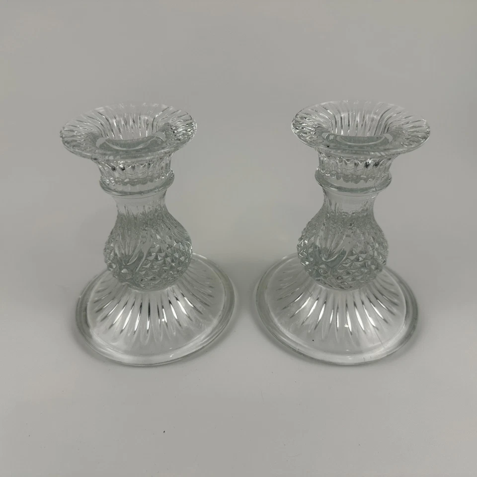 Par de Candelabros Cónicos de Vidrio Prensado Transparente Vintage Patrón Acanalado Decoración Foto 2 de 4