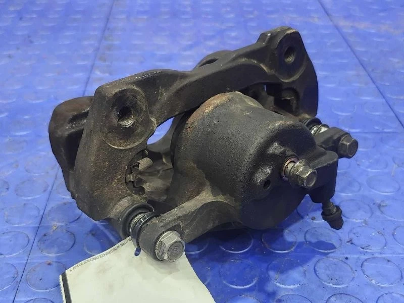 Conjunto de pinza de freno delantera izquierda lado del conductor Toyota Corolla 09-19 OEM Foto 4 de 4