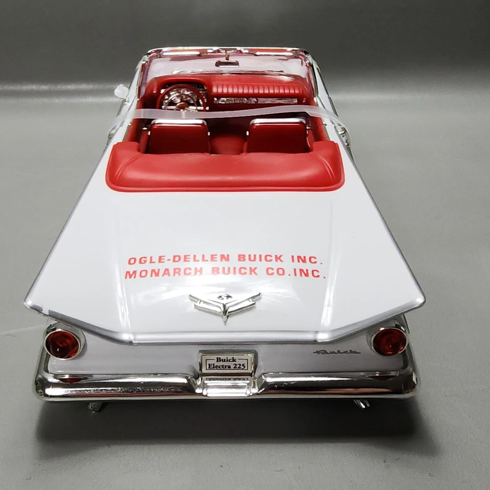 Buick Electra 255 Indy 500 1959 Road Signature 1:18 diecast convertible Foto 4 de 4