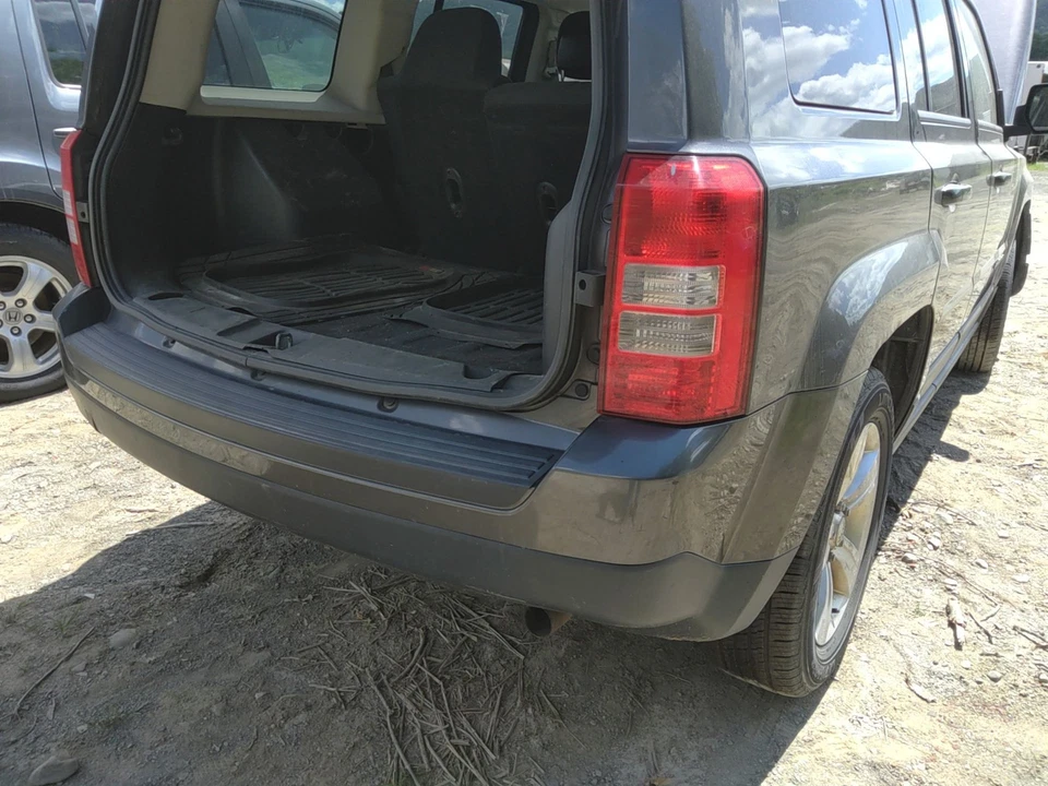 15 JEEP PATRIOT Rear Bumper Granite Crystal Metallic Clearcoatpau — 第 2/4 张图片