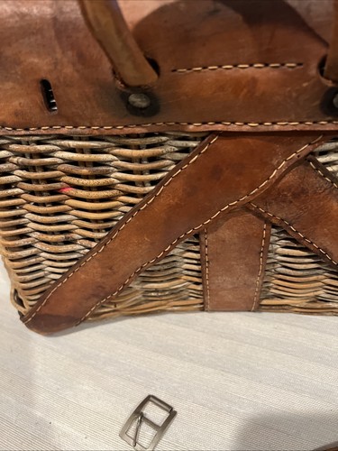 Vintage Wicker Fishing Creel Trout Basket Leather British Hong Kong - Picture 7 of 16