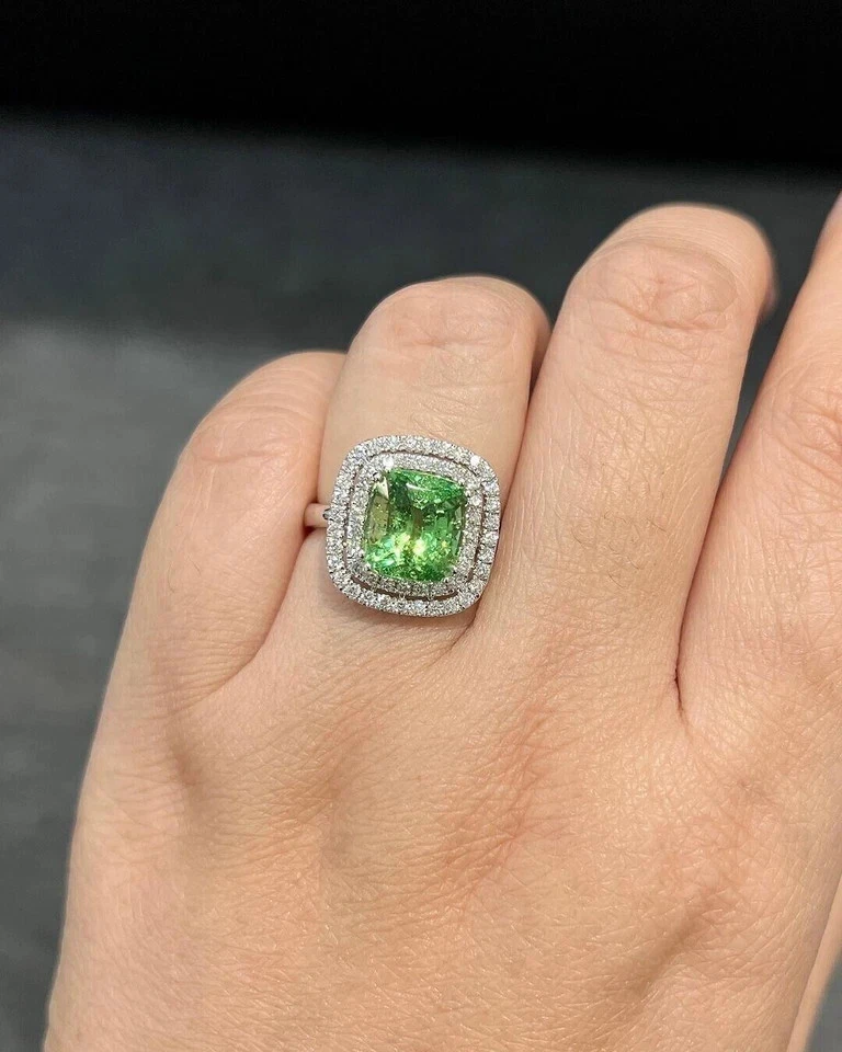 Anillo de boda de diamantes y tsavorita granate verde natural de 5,55 quilates de oro blanco de 14 quilates 8 9 Foto 2 de 4