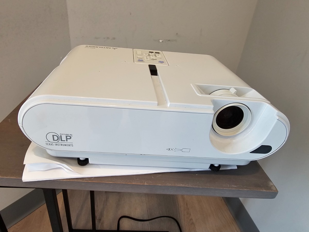 新品未開封 MITSBISHI LVP-XD211 DATA PROJECTOR Mitsubishi XD211U DLP Projector 2200 Lumens HDMI-Adapter w