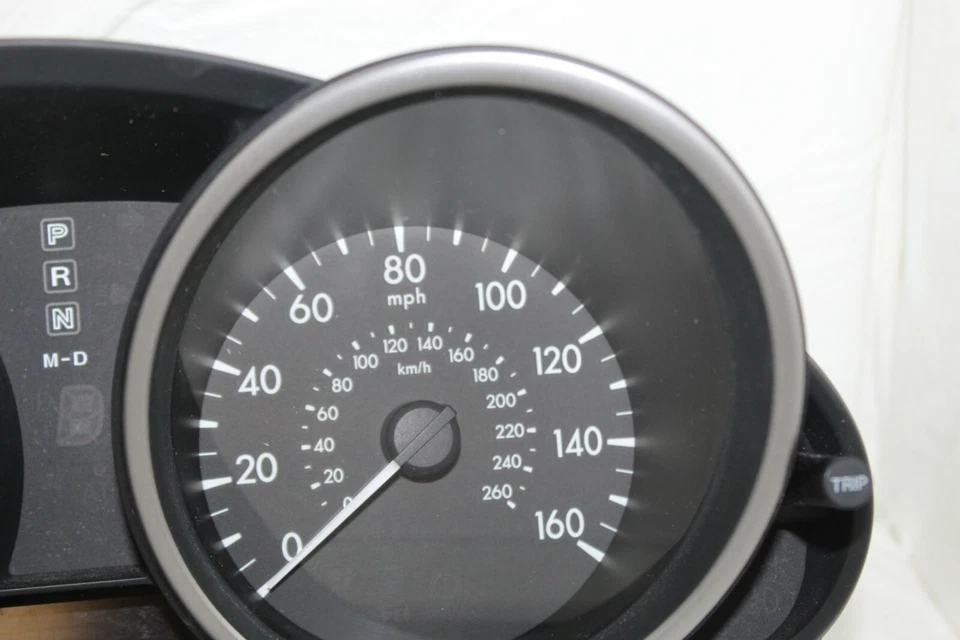 Cuadro de instrumentos velocímetro panel de instrumentos Mazda 3 2010 2011 con 19.274 millas Foto 2 de 4