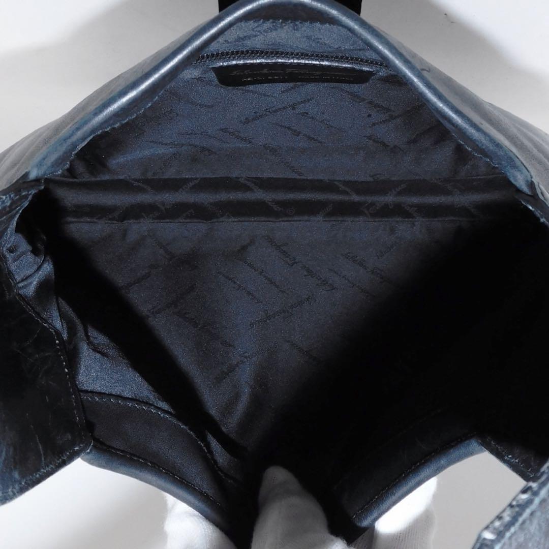 Salvatore Ferragamo Black Leather Gancini Shoulder Bag USED Salvatore Ferragamo Black Leather Gancini Shoulder Bag USED