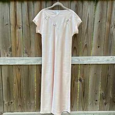 Vintage Natori Cream Floral Embroidered Nightgown