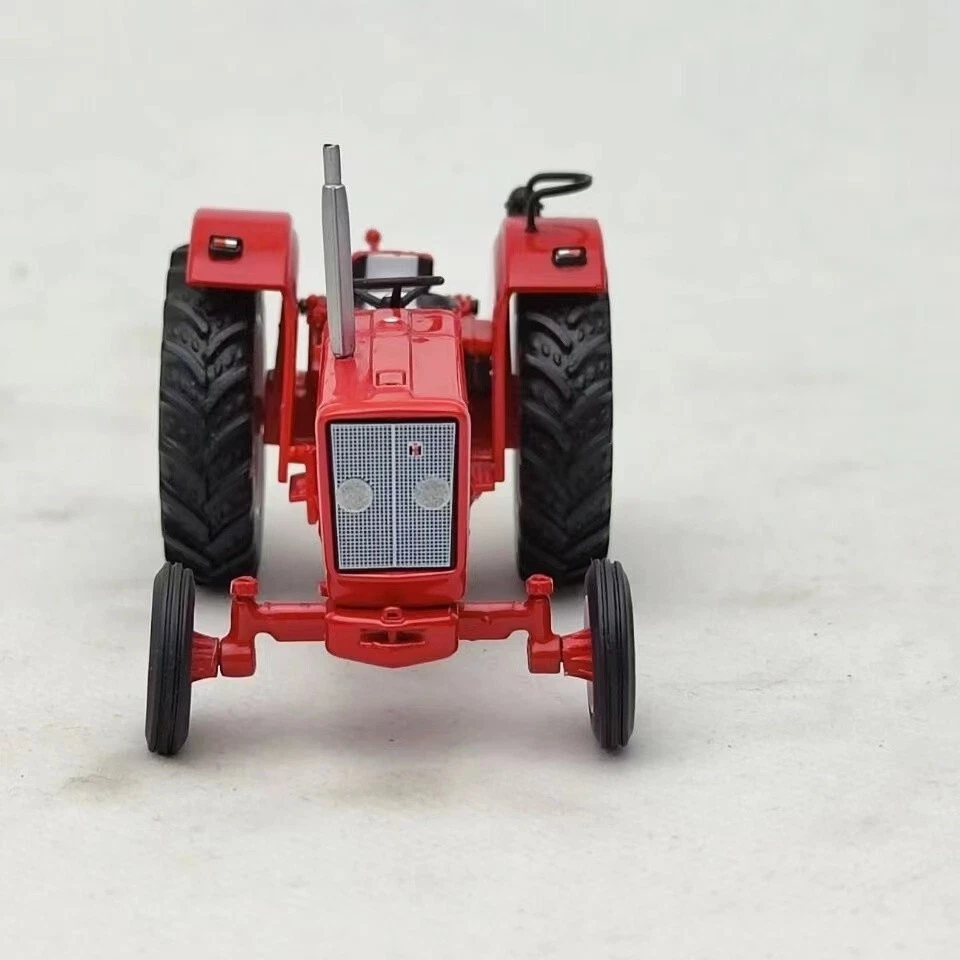 1:43 Red Alloy Antekus Tractor Farmall B Agricultural Vehicle Model Collection - Image 2 of 4