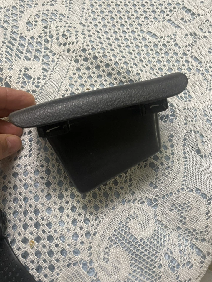 Chevy Cavalier Pontiac Sunfire 1995-05 consola central Cubby Pocket 22602602 bonito Foto 2 de 3