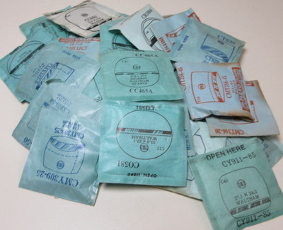 LOT OF  G.S SUC MENS WALTHAM WATCH CRYSTALS ASSORTED NEW OLD STOCK FLEXO #72