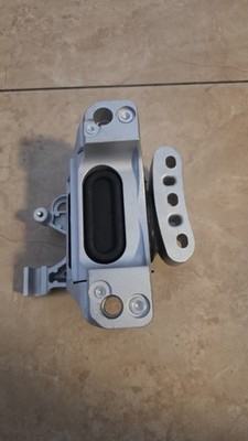 Engine Motor Transmission Mount 68192831AF 4877788AF  Jeep Cherokee Chrysler200