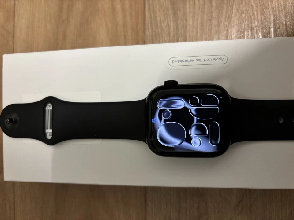 Apple Watch Series 10 GPS 42 mm Aluminium Jet Black Sportarmband (M/L) mit OVP - Bild 3 von 4