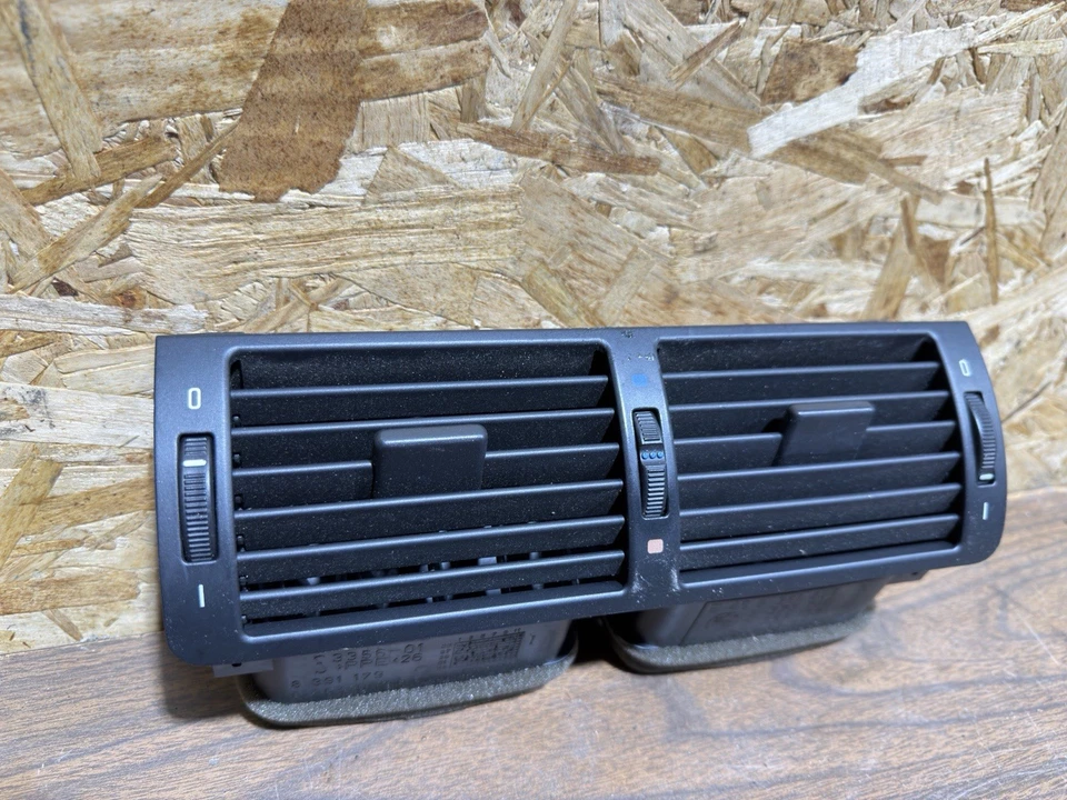 2003 BMW 330Ci CONVERTIBLE (E46) FRONT CENTER DASH HVAC A/C HEATER AIR VENT - Image 2 of 4