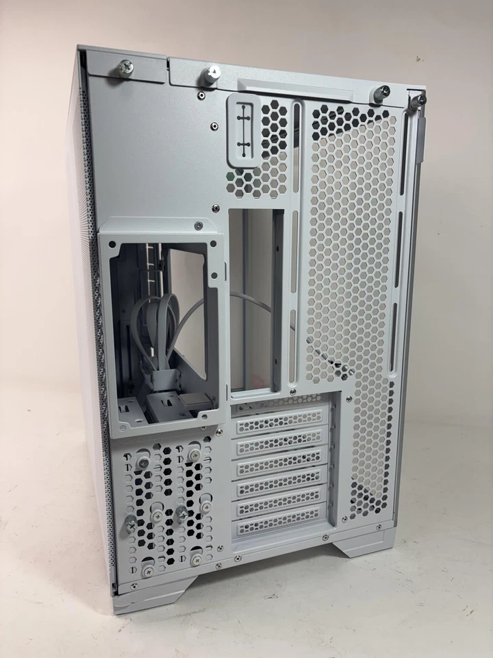 Lian Li O11Vision Compact White-Steel-Tempered Glass ATX Mid Tower Computer - Image 4 of 4