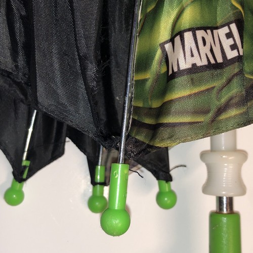 INCREDIBLE HULK - Marvel Kids Umbrella - Figure Handle / Strap - DAMAGED - Picture 15 of 17