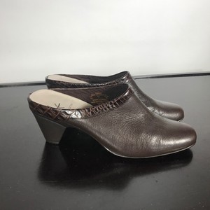 small heel mules
