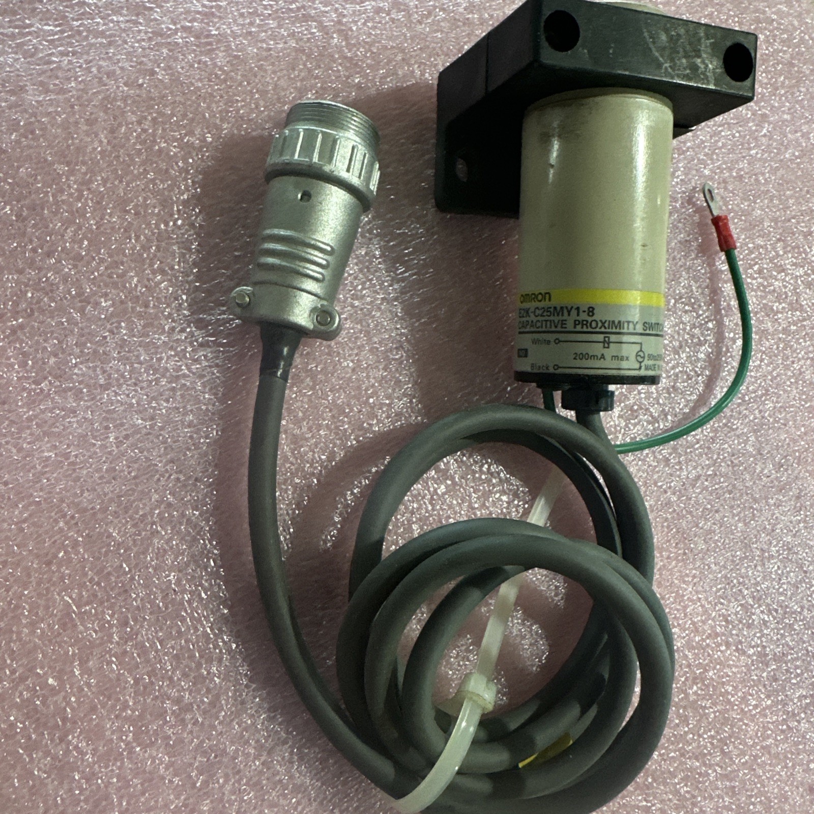 OMRON E2K-C25MY1-8 1.2M / E2KC25MY1812M (BRAND NEW)
