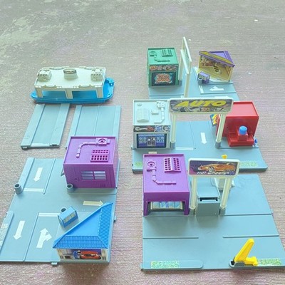 Hot Wheels Mega City Pack 2007 Playset Town Building Lot