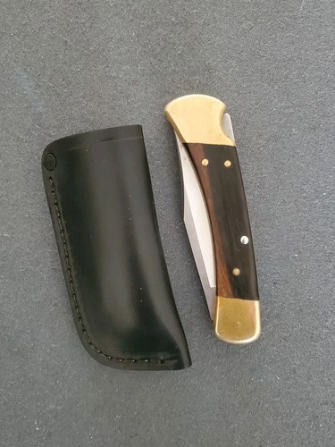 Vertically carried, Fits Buck 110 . Friction sheath. Belt Clip, Right hand. - Picture 2 of 3
