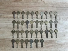 37 Vintage Eagle Lock Keys