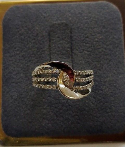 Bague de mariage diamant rond simulé Tri Line en or blanc fait main - Photo 1 sur 9