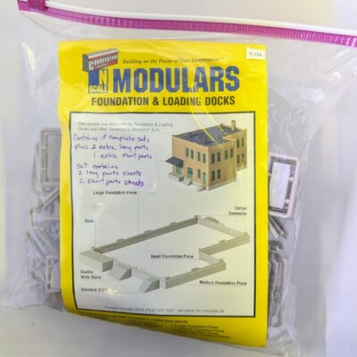 Bag of Foundation & Loading Docks N Scale Walthers Cornerstone Modulars 933-3283