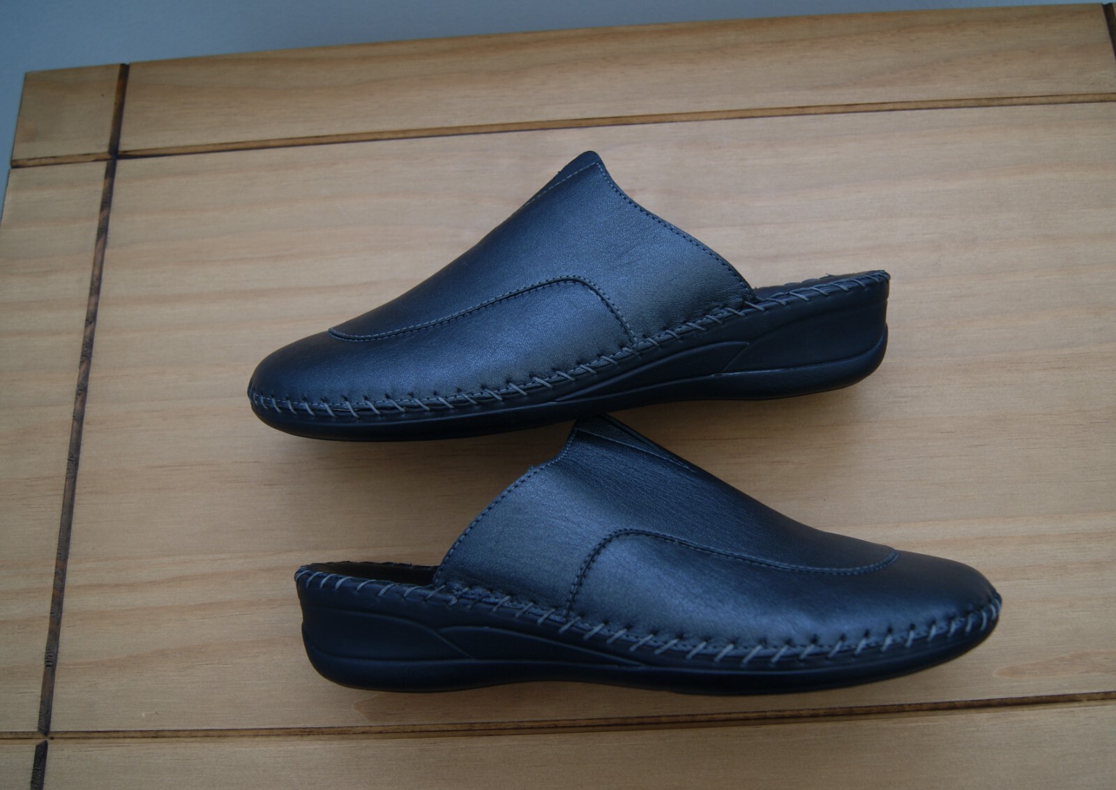 Fly Flot 'Dream' Black Leather Mules/Clogs UK size 7, EU 39. New