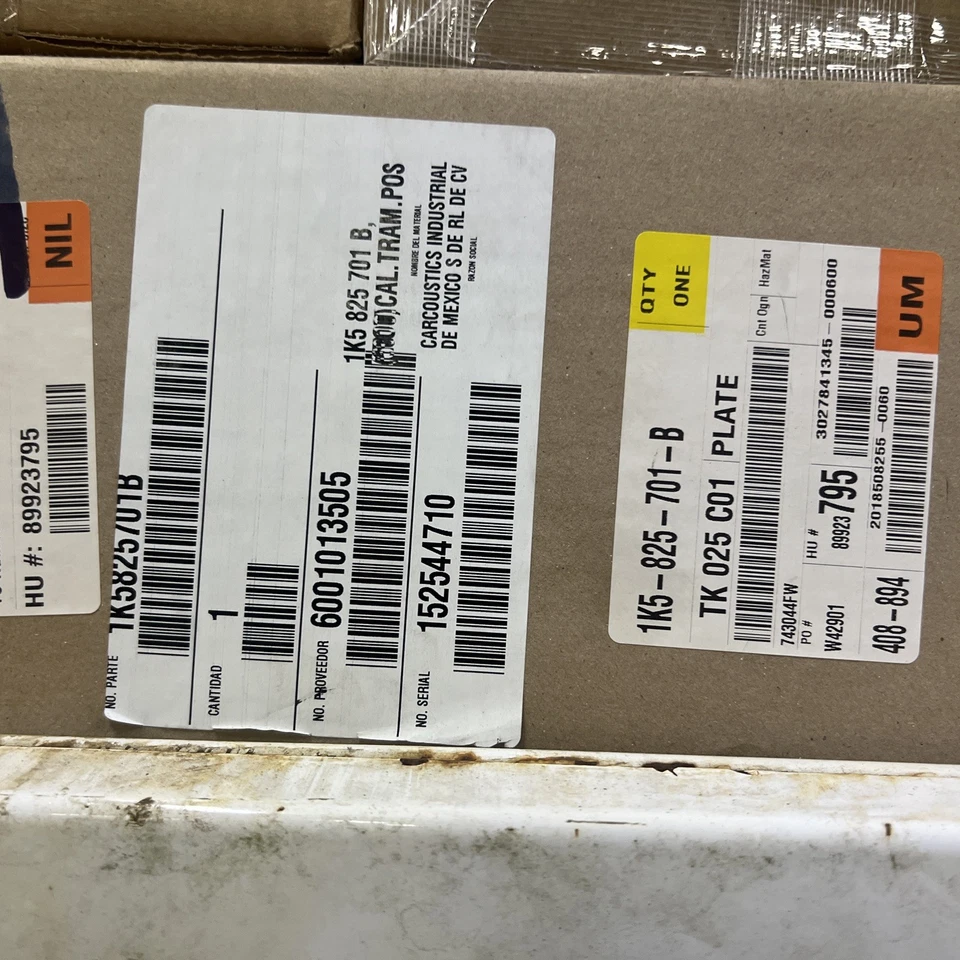 Protector térmico original Volkswagen 1K5-825-701-B Foto 2 de 3