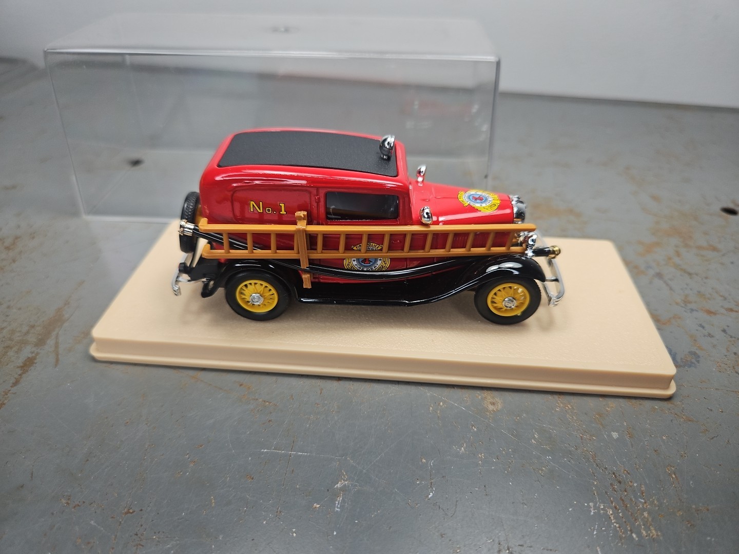 1932 Ford V8 "Tudor" Washington Firefighters 1/43 Eligor 1213