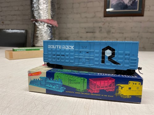 Coche con caja de gofres Roundhouse escala HO 50' #1807 RouteRock montado | Zustand: New