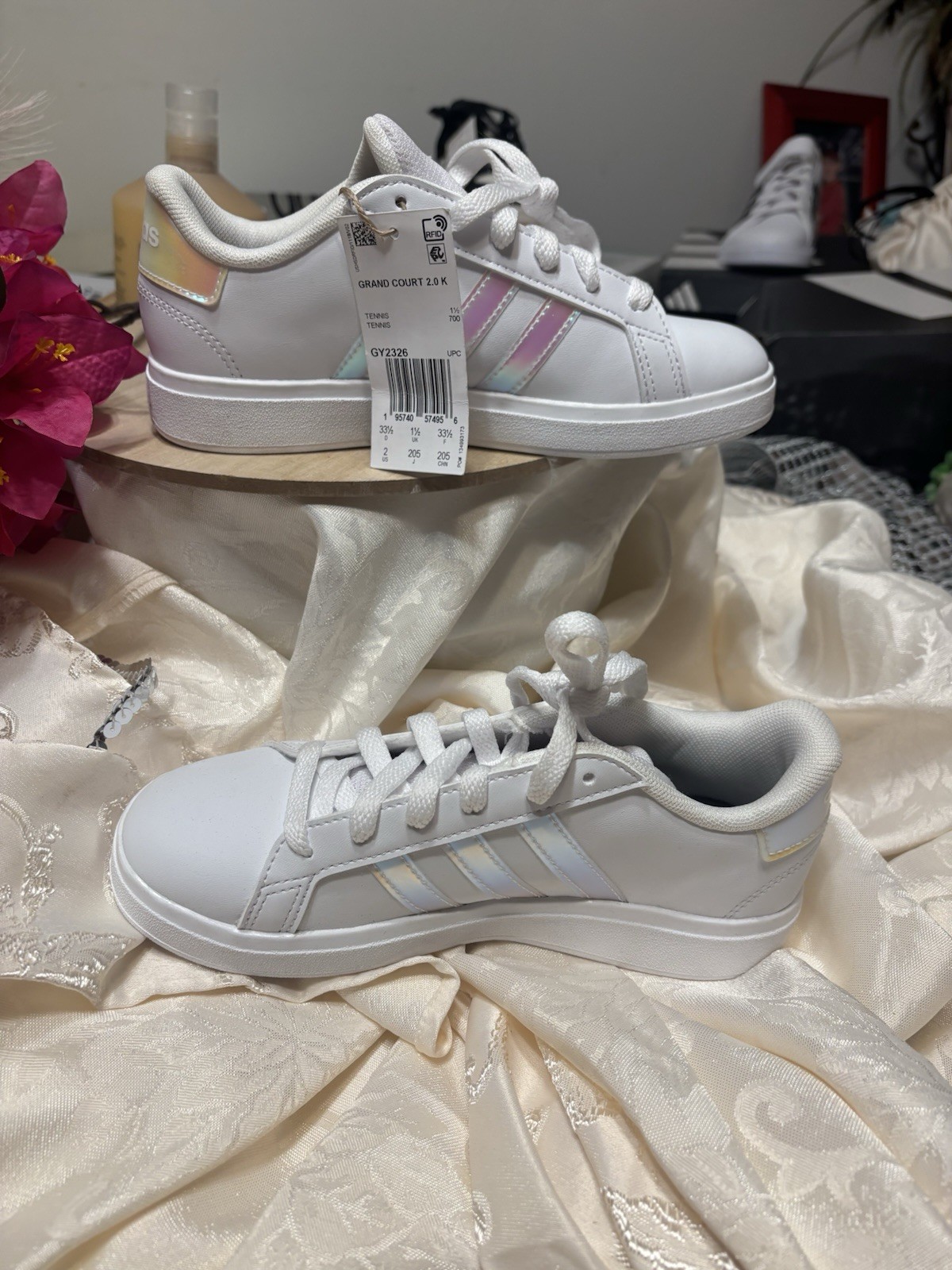 Comfort Lace Up Size 2 Grand Court