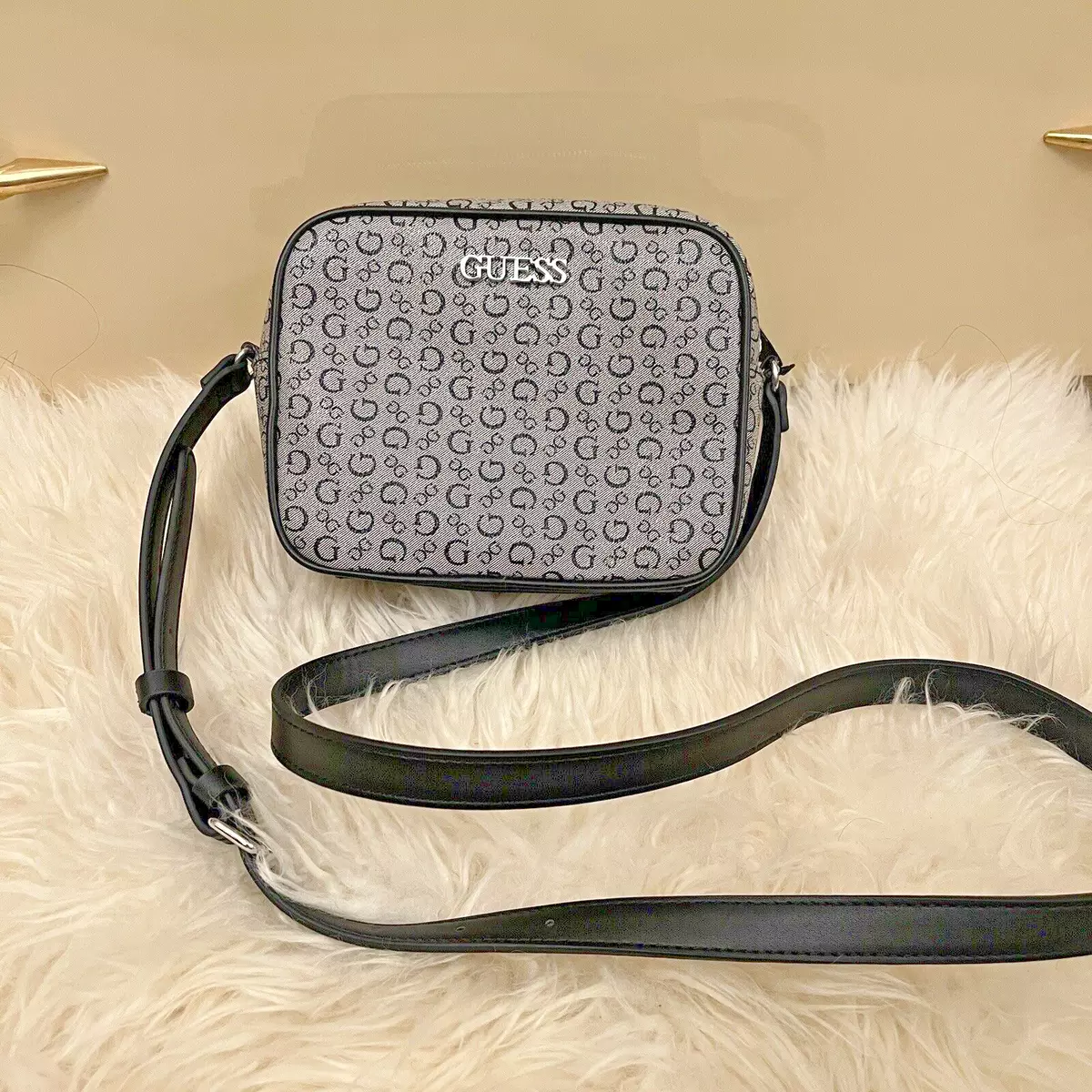 New GUESS Handbags, Crossbodies & Satchels