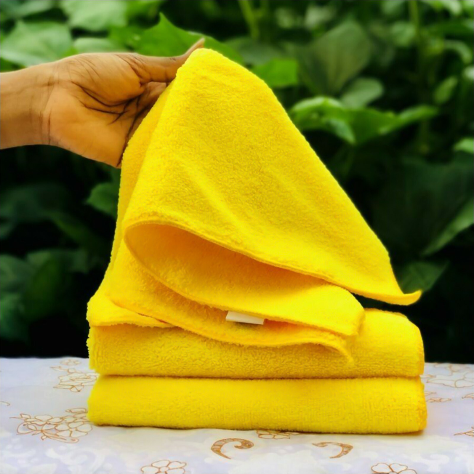 Kirkland Signature Ultra Plush Microfiber Towels, Pack of 36 Yellow