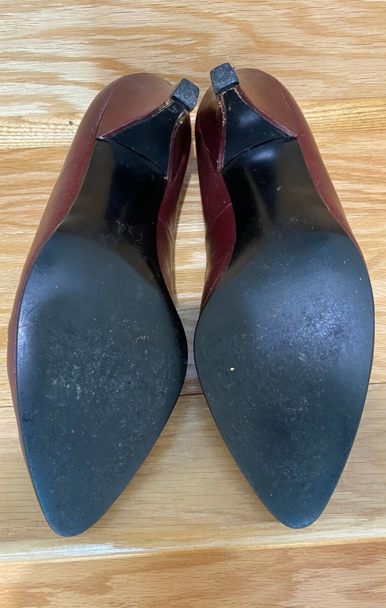 CHRISTIAN DIOR SOULIERS VINTAGE BURGUNDY KITTEN HEEL PUMPS CHRISTIAN DIOR SOULIERS VINTAGE BURGUNDY KITTEN HEEL PUMPS