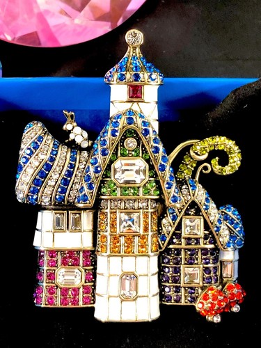 NIB SIGNED HEIDI DAUS "THE WITZEND COTTAGE" MULTICOLOR RHINESTONE ENAMEL BROOCH 