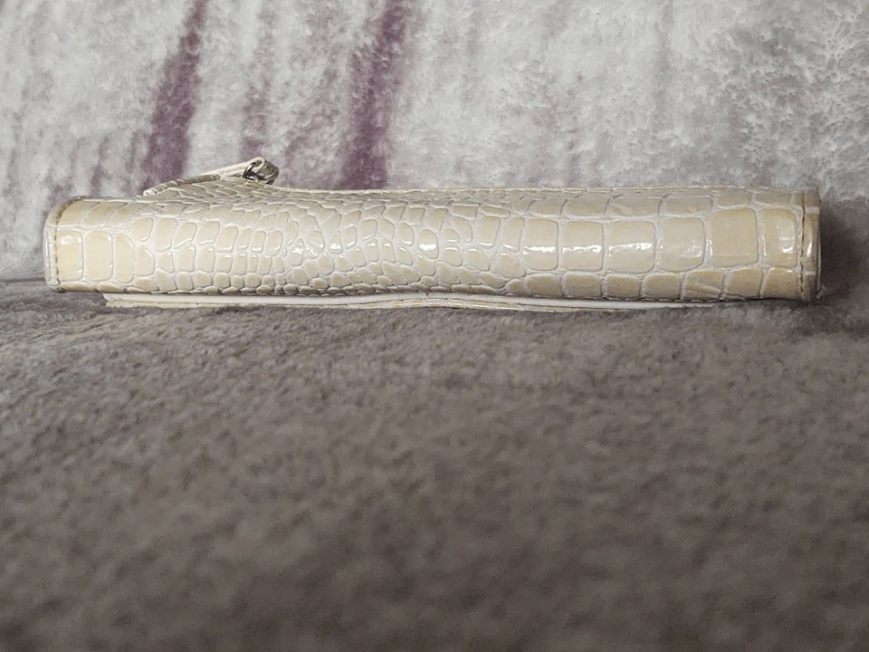 Cartera organizadora grande de cuero sintético estampado Gator marfil Mundi vintage cierre a presión Foto 3 de 4