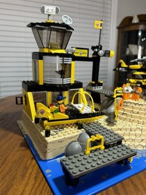 LEGO World City: Coast Watch HQ (7047)