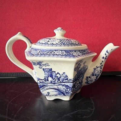 Vintage Sadler ''Brigadoon'' Teapot Blue & White Made in England
