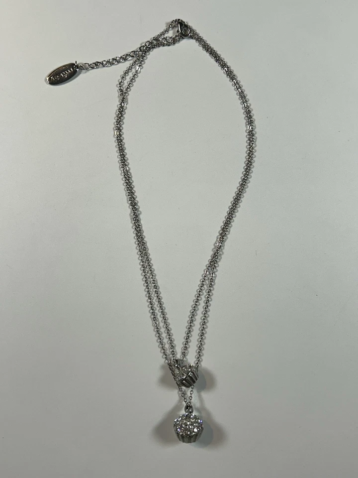 Colgante de cadena y cupcakes de plata Mikey of London Foto 3 de 4