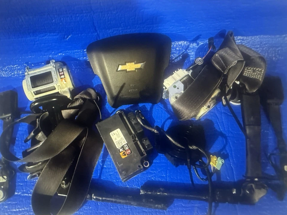 Chevrolet Silverado 1500 2017-2018 rueda del conductor y airbag y cinturones de seguridad Foto 2 de 3