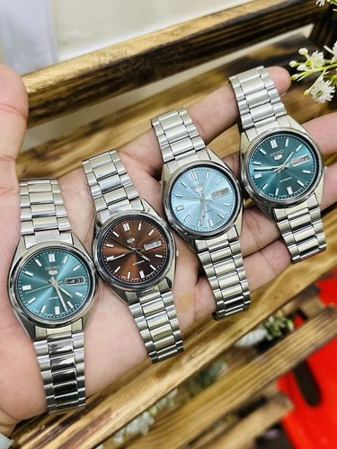 Lot Of Vintage Seiko 5 Automatic 7009 Movement Day/Date Men's Watch