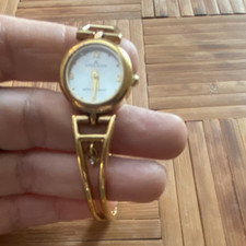 Women  s Gold Tone Metal Bracelet Round Analog Watch White Dial Arabic Numerals