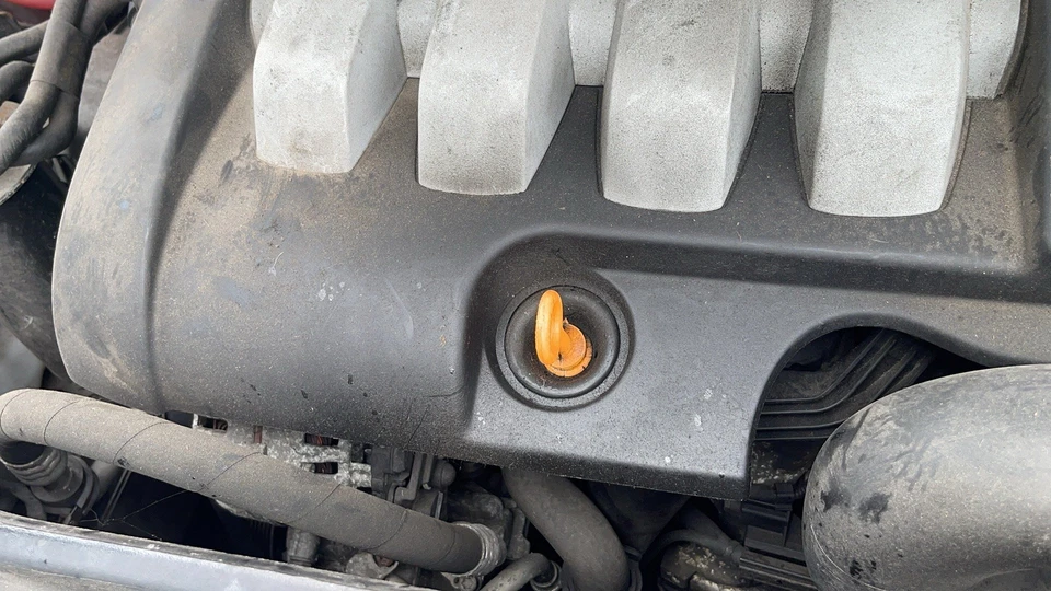 Cubierta motor VOLKSWAGEN PASSAT B6 2005-2010 1896 03G103925BL Foto 2 de 4