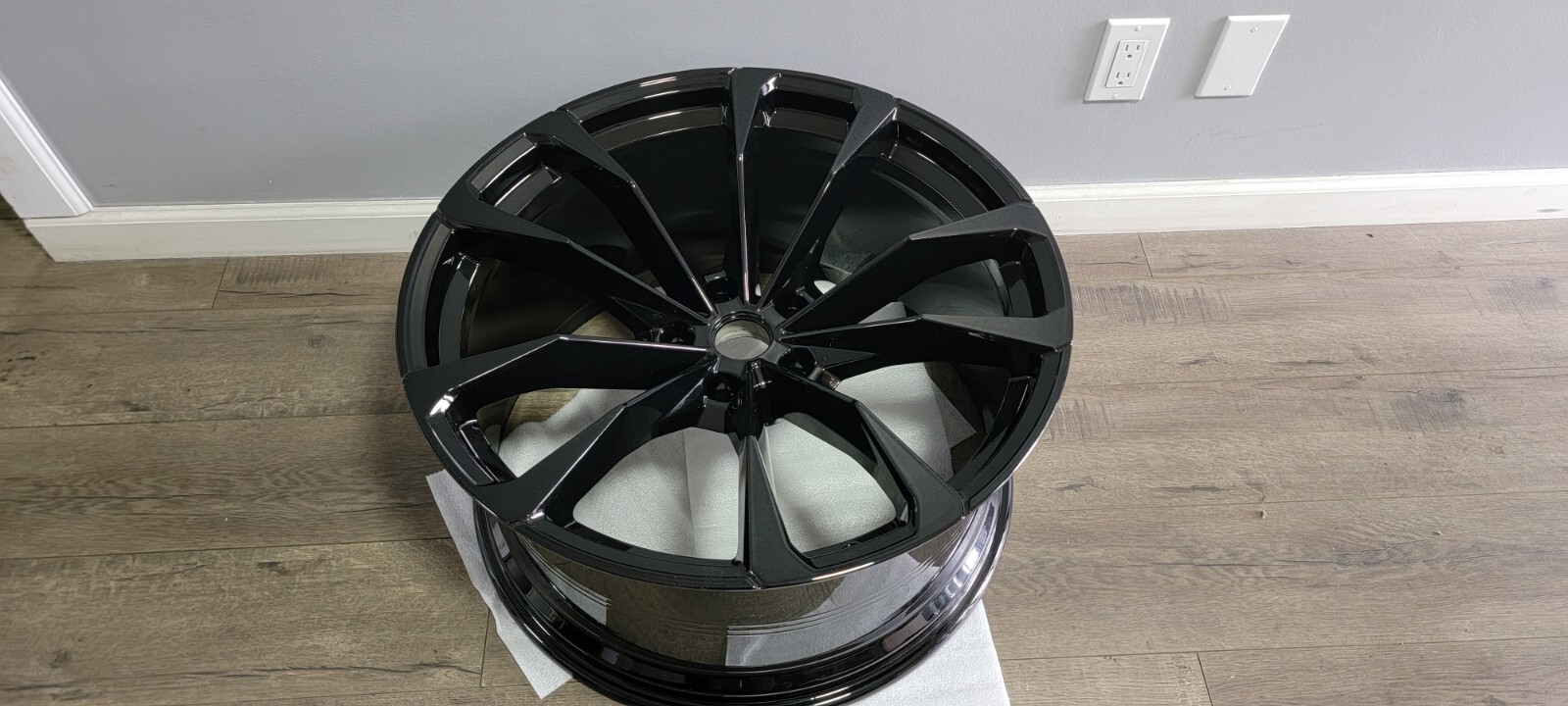 LAMBORGHINI URUS REAR RIM WHEEL OEM 4ML601025