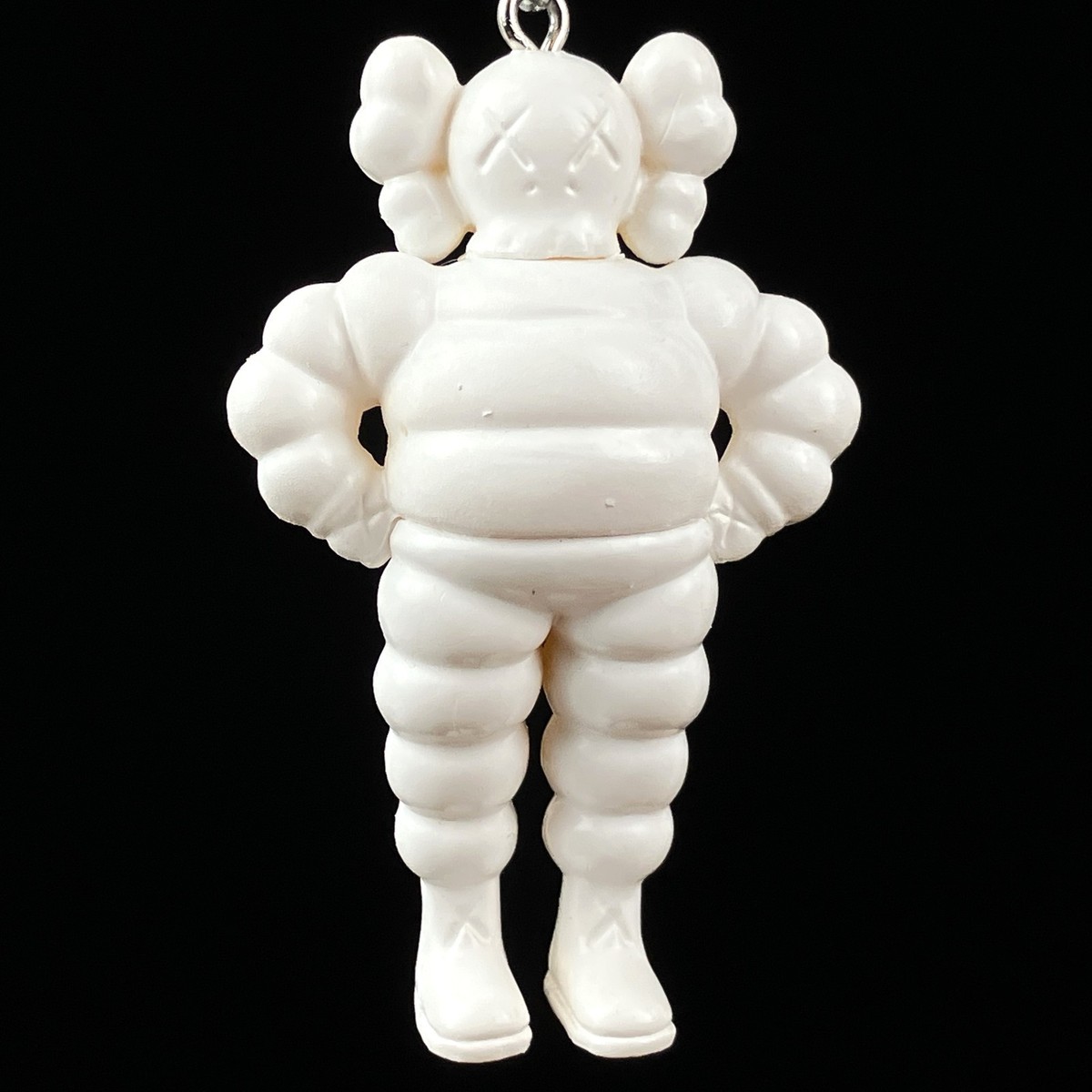 Medicom KAWS Tokyo First Exhibition JPP Chum White Ver. Keychain Medicom KAWS Tokyo First Exhibition JPP Chum White Ver. Keychain