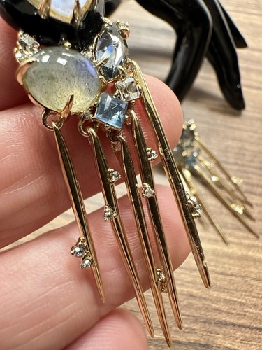 Auténticos pendientes Alexis Bittar chapados en oro Swarovski con clip colgante $595 - Imagen 2 de 10