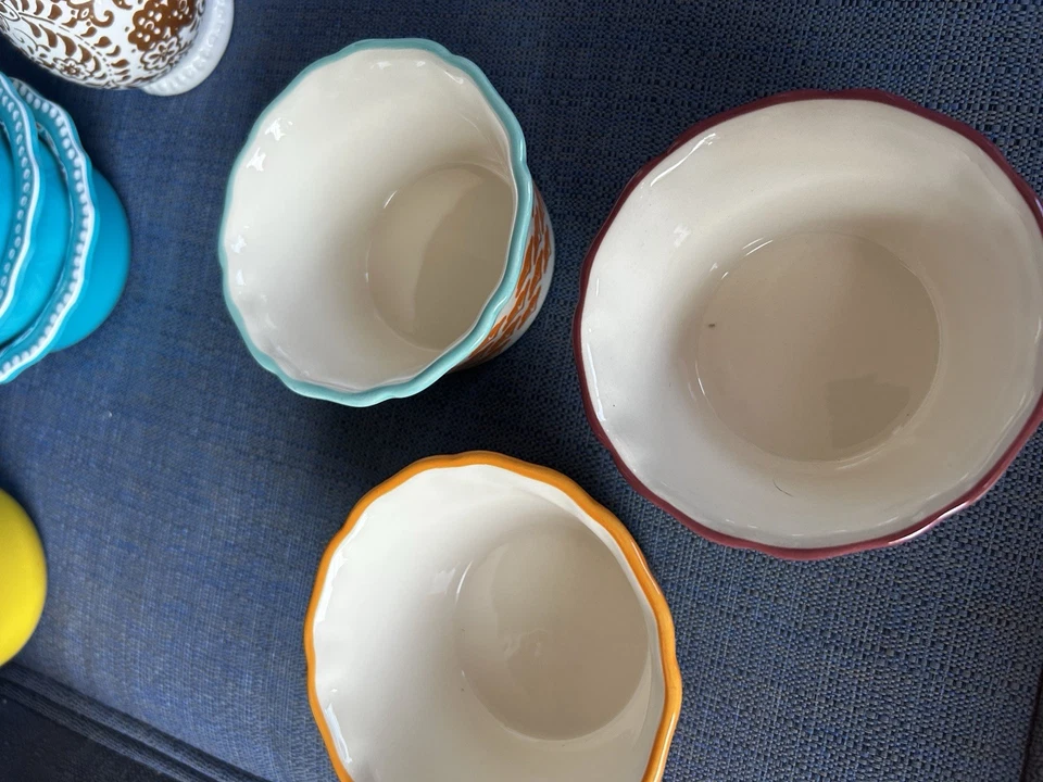 Lot of 19 Pioneer Women Stoneware & Plastic Items Bright Floral Patterns See Pic - Image 3 of 4